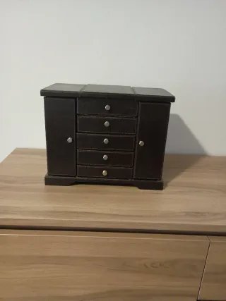 Joyero de piel con espejo ancho 33cm, alto 26cm