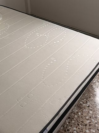 Colchón y somier desmontable en muy buen estado