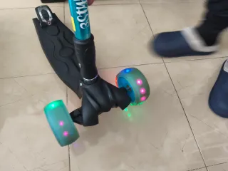 Patinete 3 Ruedas Azul con luces