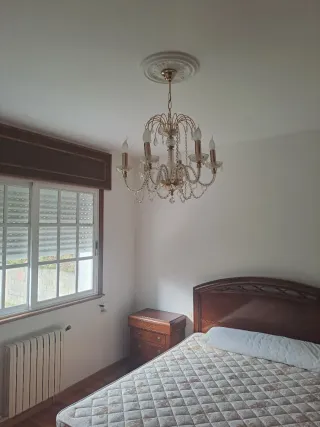 Lámpara de araña dorada de cristal