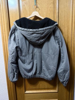 Chaqueta Zara gris con forro sherpa