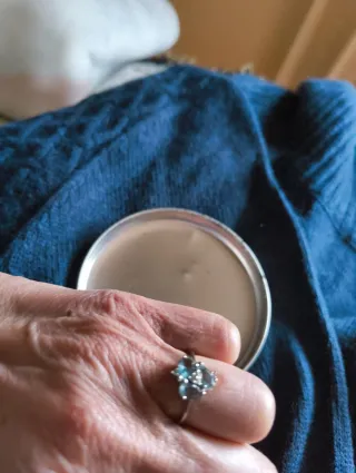 Anillo plata 3 circonitas grandes y 1 en centro