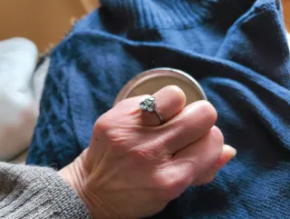 Anillo plata 3 circonitas grandes y 1 en centro