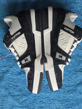 Zapatillas Louis Vuitton Trainer Blancas y Negras