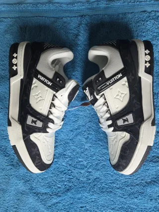 Zapatillas Louis Vuitton Trainer Blancas y Negras