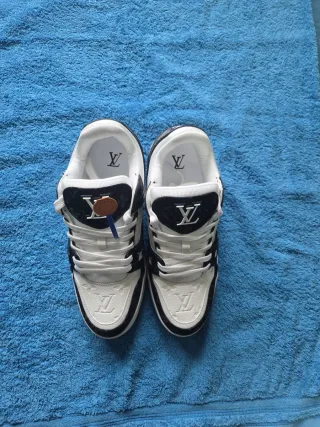 Zapatillas Louis Vuitton Trainer Blancas y Negras
