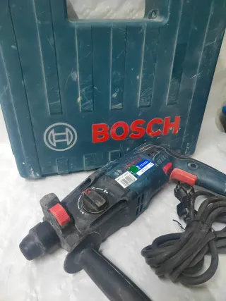 Taladro percutor Bosch con maletín