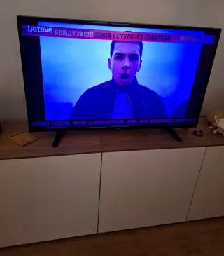 Televisor LG 43LH5100.