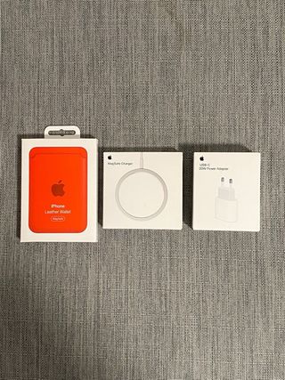 Apple iPhone Leather Wallet MagSafe Rojo