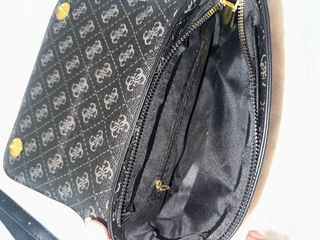 Bolso Guess Negro y Gris con Logo