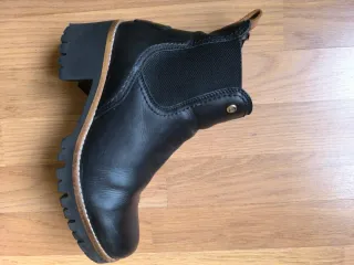 Botas de piel negras
