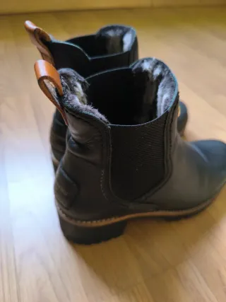 Botas de piel negras