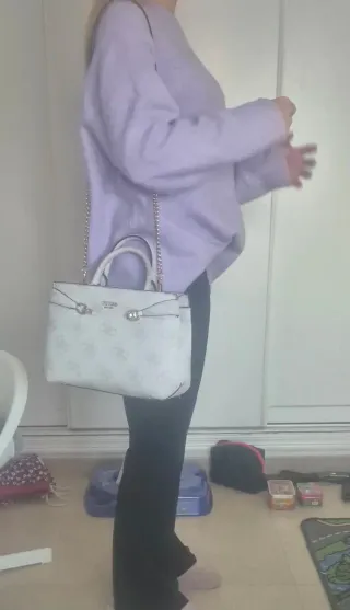 Bolso Guess Gris y Blanco