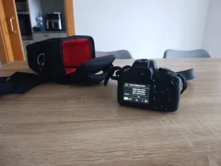 Cámara Canon EOS 4000D Negra