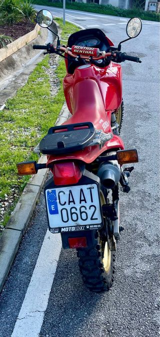 Honda NX650 Dominator Roja