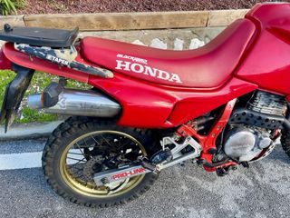Honda NX650 Dominator Roja