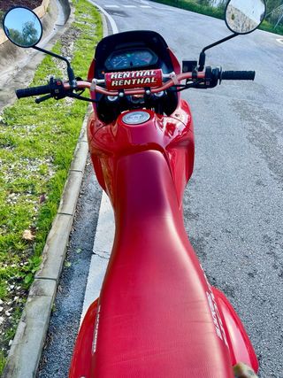 Honda NX650 Dominator Roja