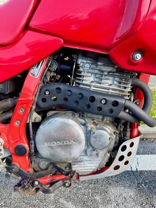 Honda NX650 Dominator Roja