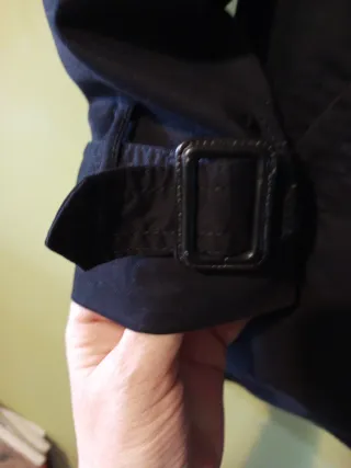 Gabardina corta negra