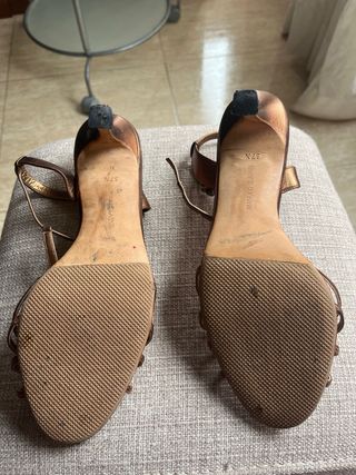 Sandalias Manolo Blahnik Talla 37.5 Bronce