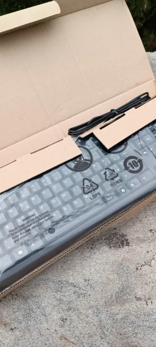 Tastiera Acer con filo ancora imballata