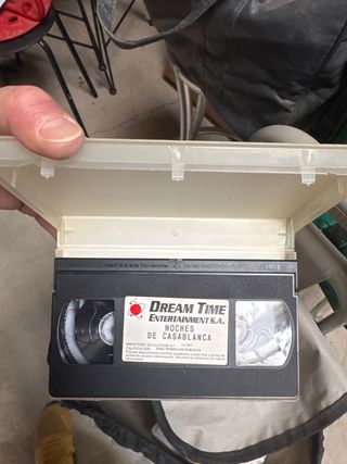 Películas VHS: El día que nací yo y La femme parfa