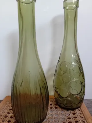 2  bottiglie decorativi in vetro