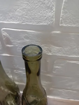 2  bottiglie decorativi in vetro