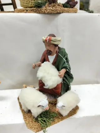 Figura Pastor Esquilando Ovejas
