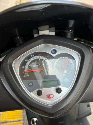 Moto Scooter Automática Blanca