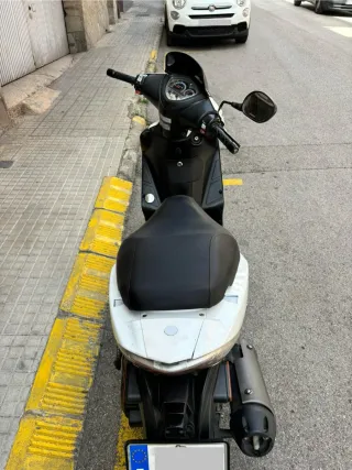 Moto Scooter Automática Blanca