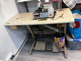 Remalladora Overlock industrial Brother MA4-B551