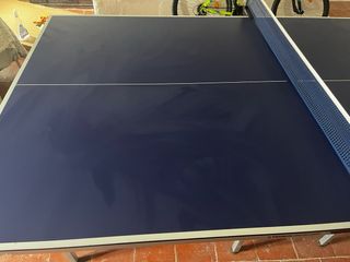Mesa de ping pong azul