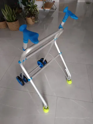 andador tacatá como nuevo poco uso y siempre dent.