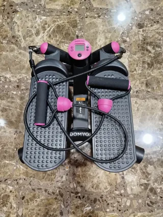Stepper DOMYOS con bandas elásticas
