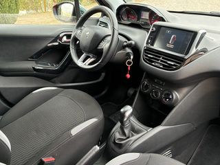 PEUGEOT 208 STYLE