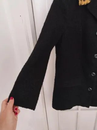 Abrigo Topshop negro cuello leopardo