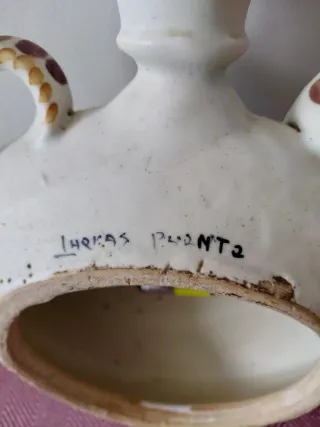 Reloj de cerámica con forma de botijo