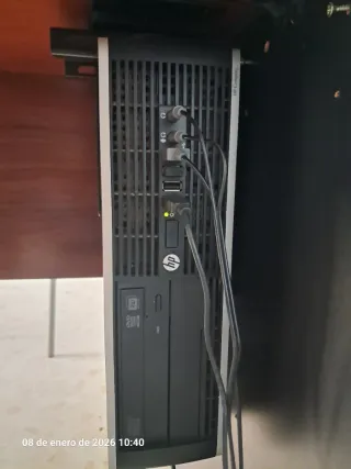 PC completo. Monitor, torre, altavoz, teclado, rat