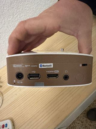 Mini proyector LG blanco