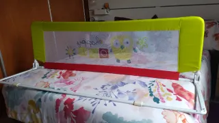 Barrera anticaídas para cama infantil