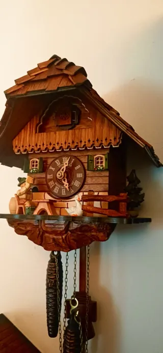 Orologio a cucù in legno