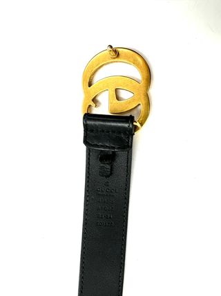 Cinturón Gucci Negro con Hebilla Dorada GG