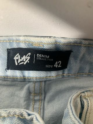 Pantalones vaqueros cortos rasgados PLNS
