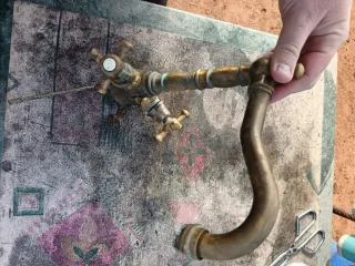 Grifo de metal antiguo