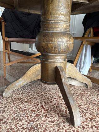 Mesa redonda de madera maciza