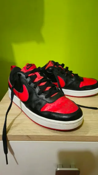 Zapatillas Nike Rojas y Negras
