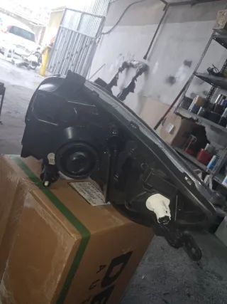 Faros Toyota Yaris 2005-2006 Nuevos (D/I)