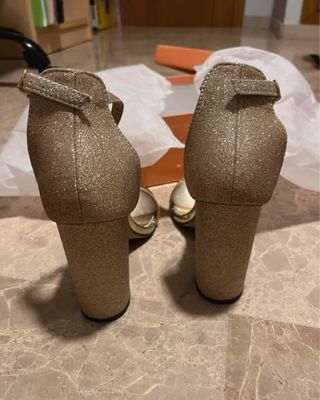 Tacones dorados con purpurina