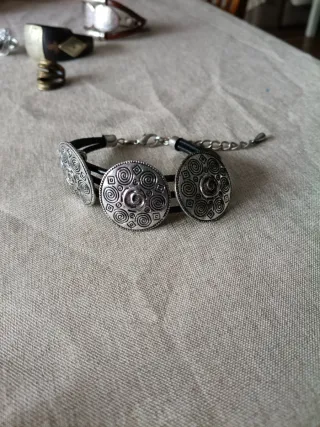 Lote de pulseras y anillos